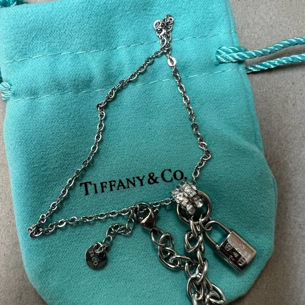 Tiffany & Co. Silver Bracelet with Lock Charm (box included) - Picture 2 of 8